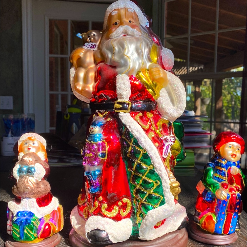SOLD. Thomas Pacconi Classic Santa Clause with two Carolers